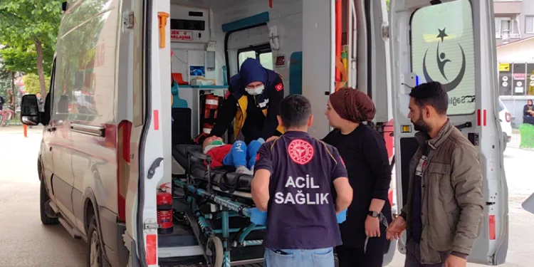 Pencereden düşen bebek yaralandı