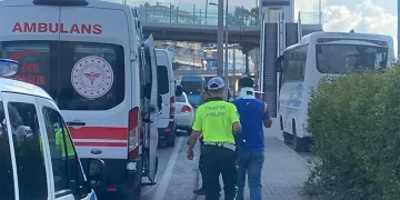 İşçi servisi ile kargo midibüsü çarpıştı