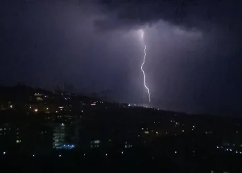Bursa’da şimşekler etkili oldu