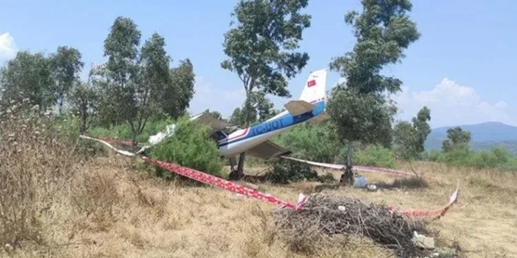 Özel bir uçak araziye düştü