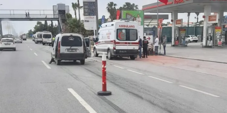Fren yapan minibüs otoyolu birbirine kattı