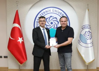 Öğretim üyesinin kitabı en çok okunanlar listesinde