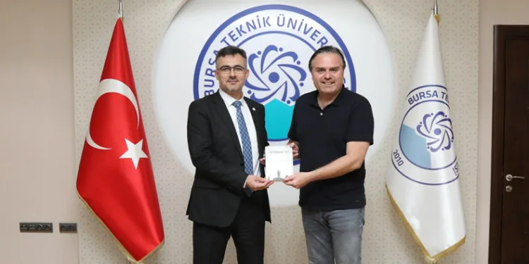 Öğretim üyesinin kitabı en çok okunanlar listesinde