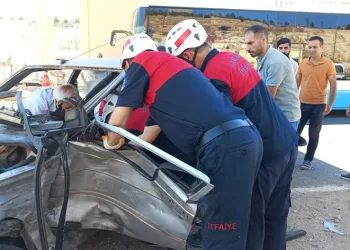 Şanlıurfa’da iki otomobil çarpıştı