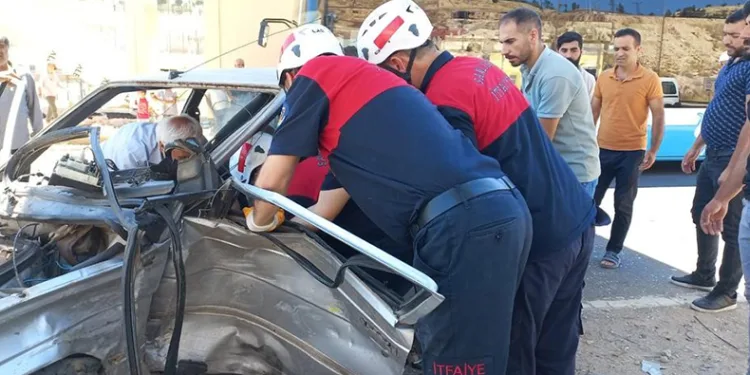 Şanlıurfa’da iki otomobil çarpıştı
