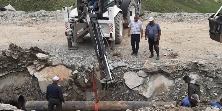 3500 rakımda zorlu mesaisi