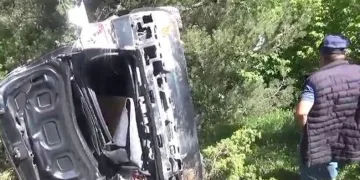 Otomobil şarampole yuvarlandı