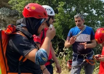 Spil Dağı’na tırmanış yaparken düşen dağcı kurtarıldı