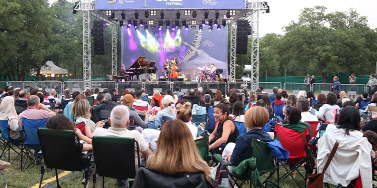 Caz festivali büyük ilgiyle başladı