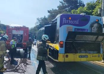 İETT otobüsünün motoru yandı