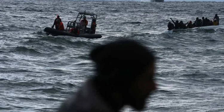 Göçmen gemisi battı: 17 ölü