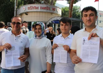 Aile boyu üniversite sınavına girdiler