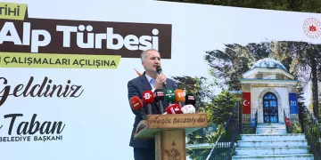 Turgut Alp’e torunlarından vefa