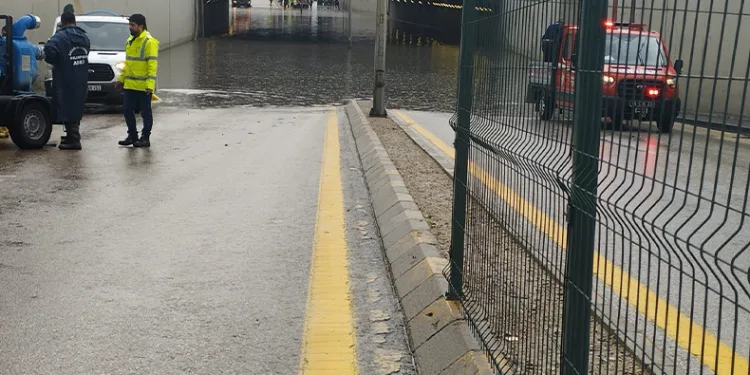 Ankara’da alt geçitleri su bastı