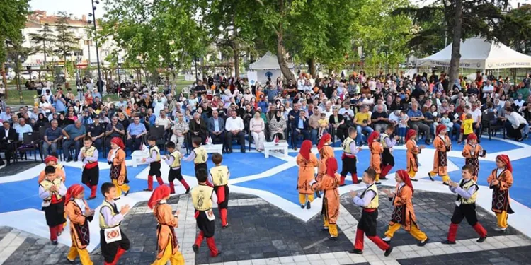 Minikler izleyenleri hayran bıraktı