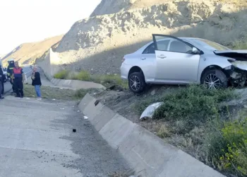 Otomobil yoldan çıktı: 1 ölü, 3 yaralı
