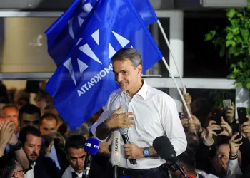 Yunanistan’da seçimin galibi Miçotakis