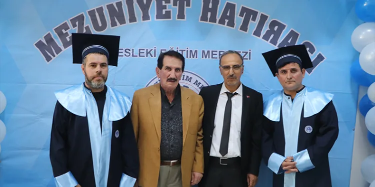 Emekli komiser 72 yaşında lise mezunu oldu