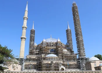 Selimiye’de çimento harçlarının bir bölümü kaldırıldı