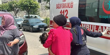 4. kattan merdiven boşluğuna düşen bebek yaralandı