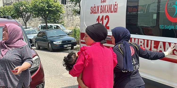 4. kattan merdiven boşluğuna düşen bebek yaralandı