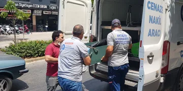 Alman vatandaşı evinde ölü bulundu