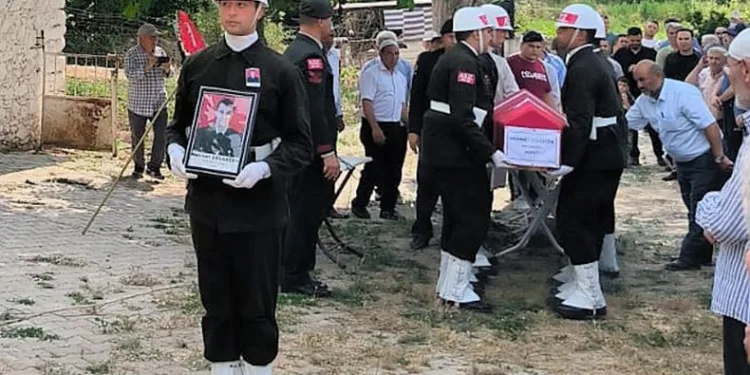 Hayatını kaybeden asker, törenle toprağa verildi