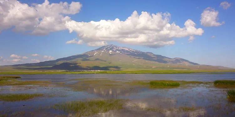 Cil Gölü görenleri hayran bırakıyor