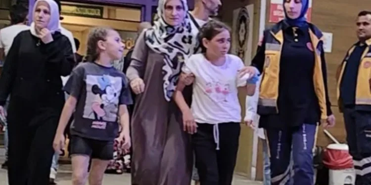 Oyun konsoluna eli sıkışan çocuğun parmağı koptu