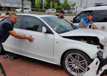 Bursa’da kontrolden çıkan tır otomobillere çarptı