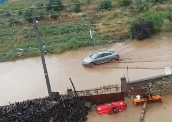 Bursa’da taşan dereler, ekipleri seferber etti
