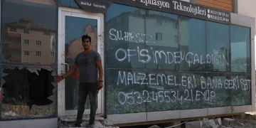 ‘Sayın hırsız, malzemeleri bana geri sat’