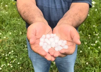 Sarıkamış’ı dolu vurdu