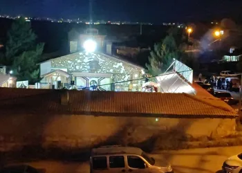 Mahalleli isyanda, pencerelerini dahi açamıyorlar