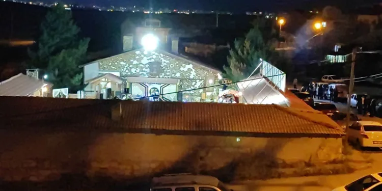 Mahalleli isyanda, pencerelerini dahi açamıyorlar