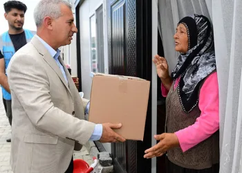 Yeşilyurt’ta depremzedelere yardımlar sürüyor