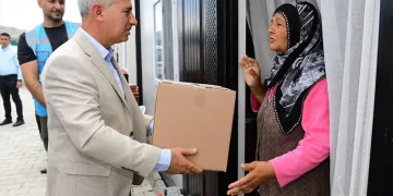 Yeşilyurt’ta depremzedelere yardımlar sürüyor