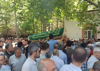 Duayen gazetecisi Mehmet Göçer hayatını kaybetti