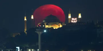 İstanbul’da dolunay manzaraları