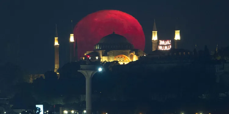 İstanbul’da dolunay manzaraları