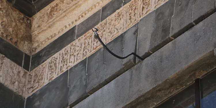 Ulu Cami’deki yılan figürü