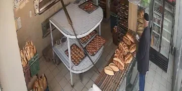 Fırından yardım kutusunu çaldı
