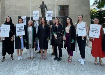 Bursa’da çöp evde bulunan çocuğun teyzesi yargılanıyor