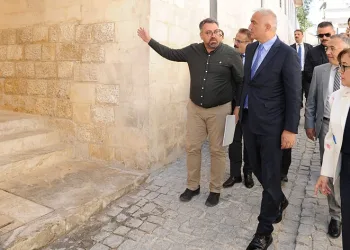 Bakan Ersoy, tarihi yapıları inceledi