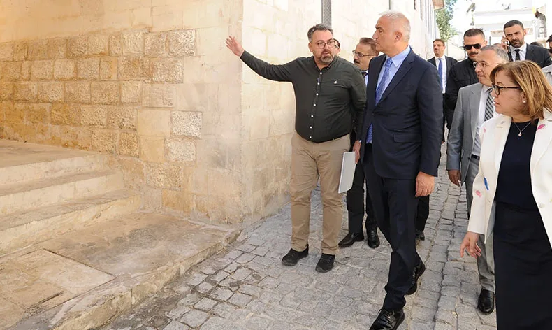 Bakan Ersoy, tarihi yapıları inceledi