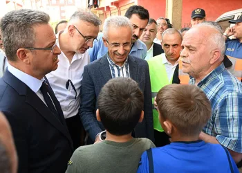 Uraloğlu çocuklara sürpriz yaptı