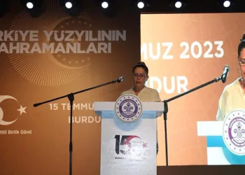 “Ayakta ölmek diz üstünde yaşamaktan daha onurludur”