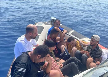 Ayvalık’ta 9 göçmen kurtarıldı