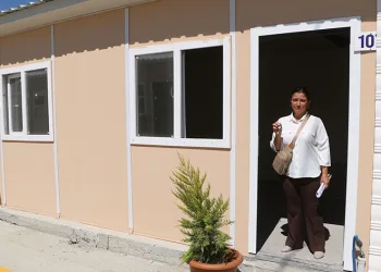Enkaz kentte hüzünlü anahtar teslimi