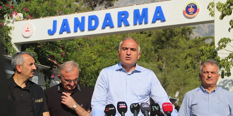 Bakan Ersoy’dan Kemer yangını açıklaması